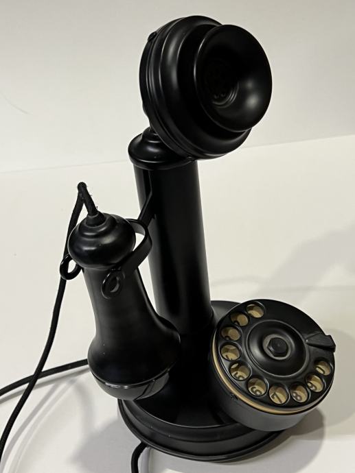Starinski retro telefon