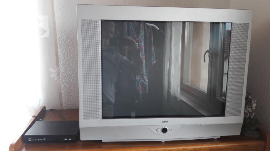Klasični TV Loewe Aventos 63 cm in pretvornik
