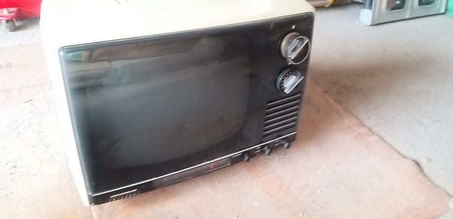 podarim stari TV z radijem