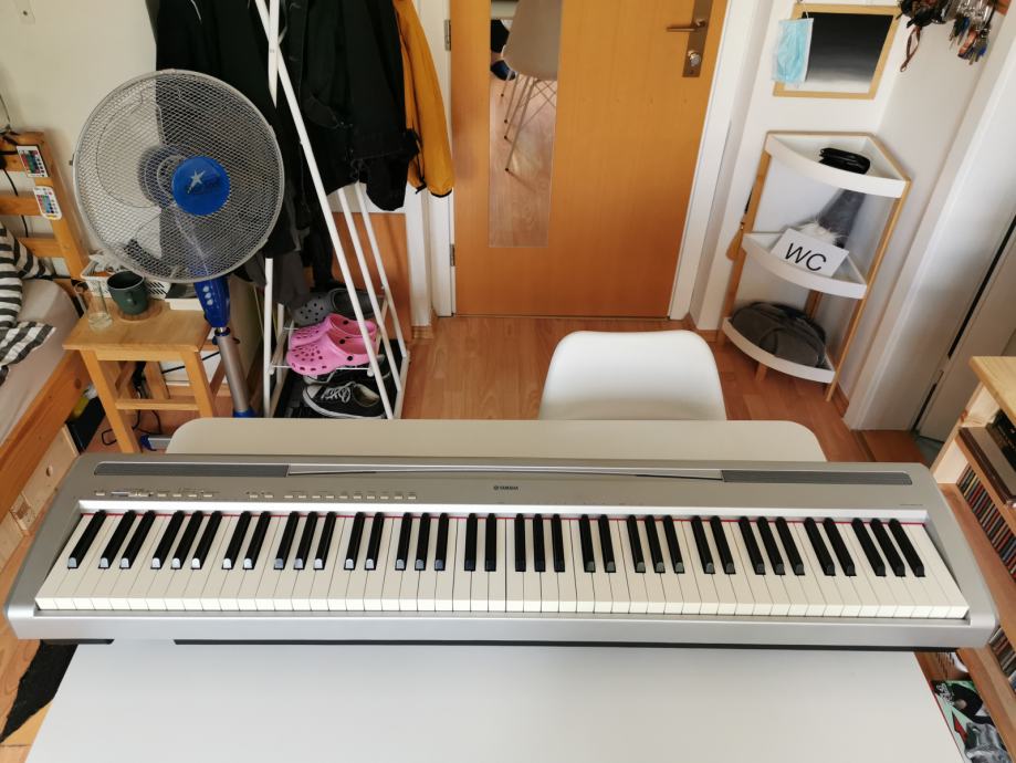 Digital stage piano Yamaha P-95 + po meri izdelan tapeciran kovček