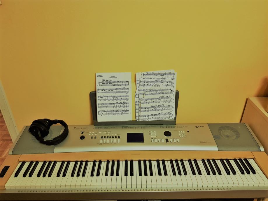 Električni pianino Yamaha DGX-630