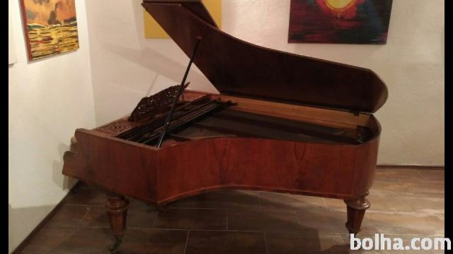 Klavir odlicen star 150 let