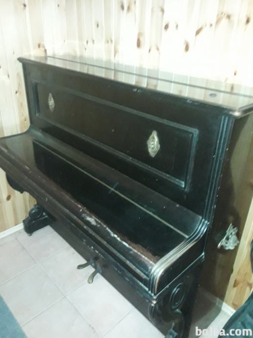 Prodam starinski klavir
