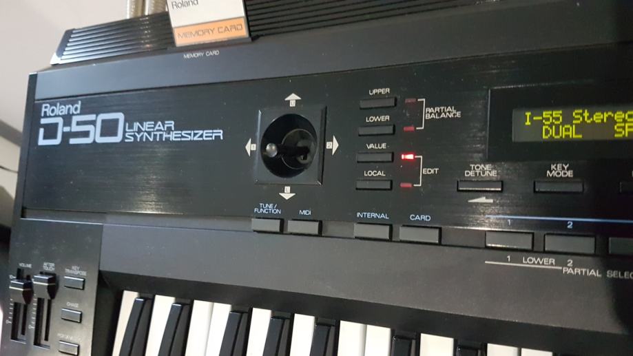 ROLAND D50 SYNTHESIZER