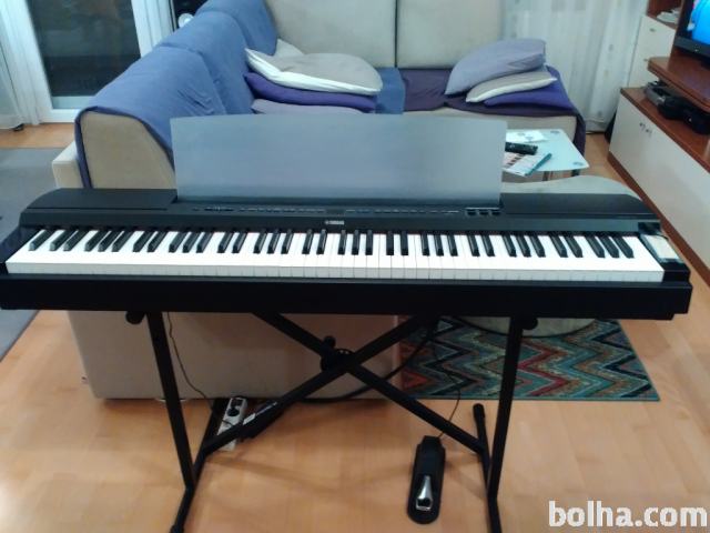 Ugodno prodam električni klavir Yamaha P-255 (stage piano)