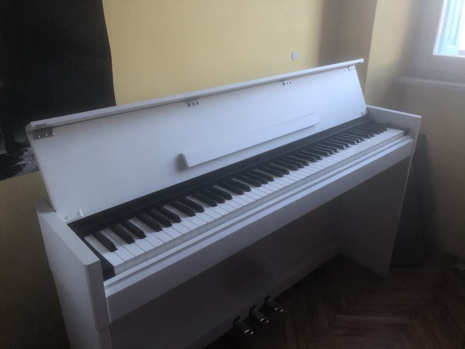 Yamaha Arius