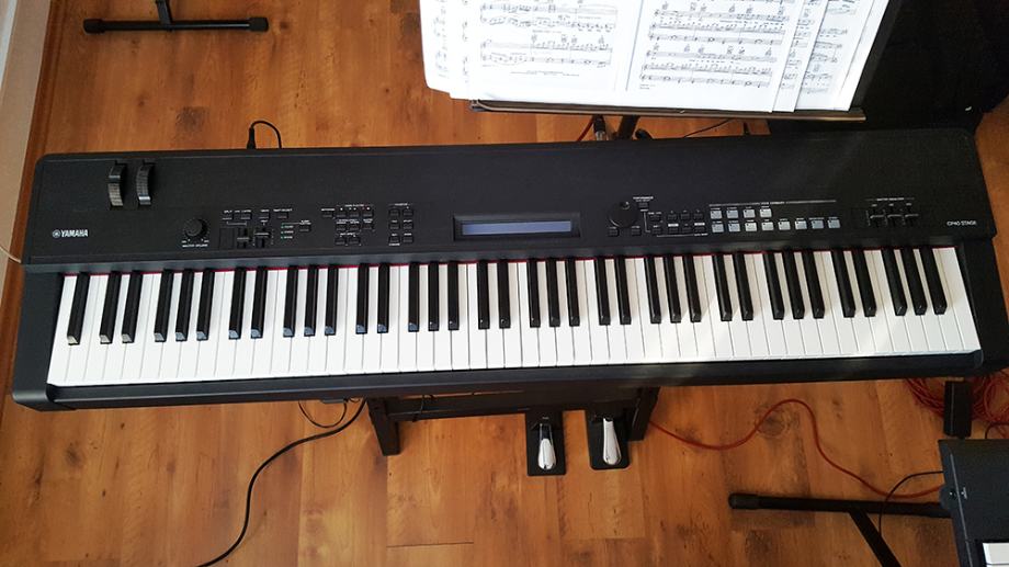 Yamaha CP40 stage piano