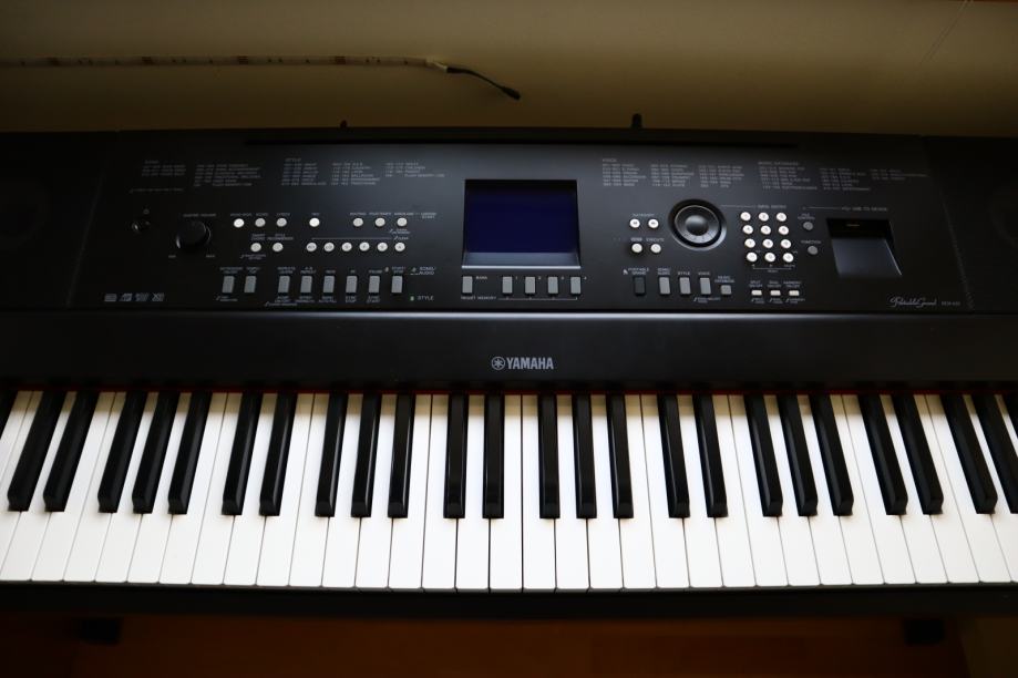 Yamaha Portable Grand DGX650