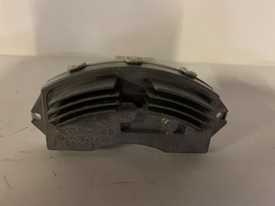 krmilnik kabinskega ventilatorja-ježek serija x5 x6  3.1 e90, e87 e70