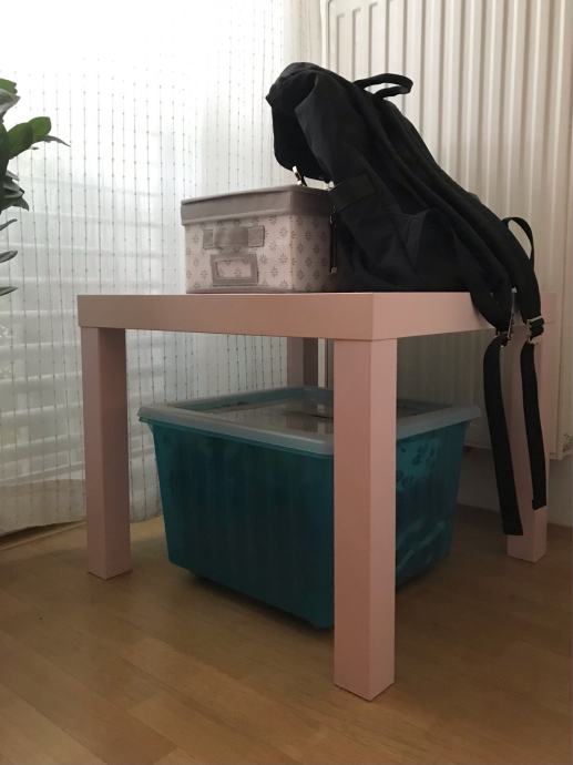 Ikea roza pomožna mizica