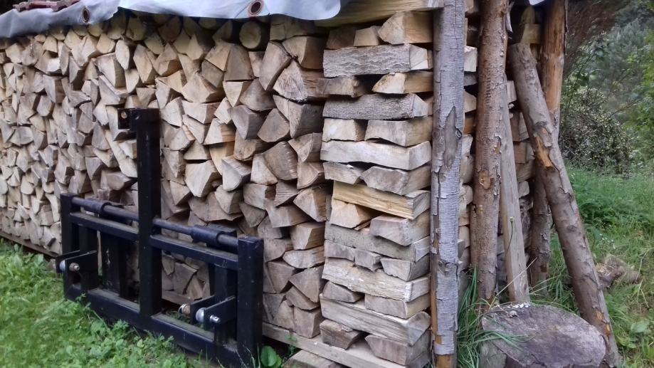 Bukova drva suha narezana 35cm ( do40 cm ) -  58 €