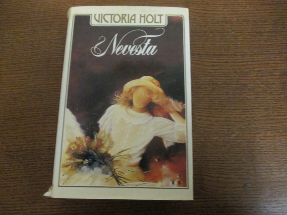 VICTORIA HOLT-NEVESTA