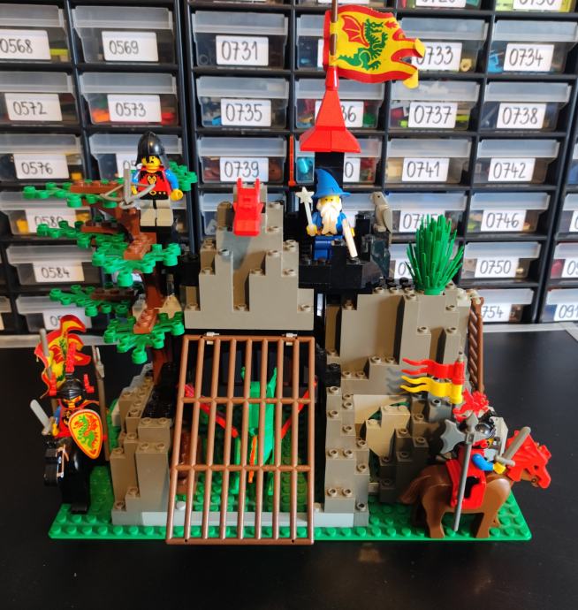 LEGO 6076 Dark Dragons Den