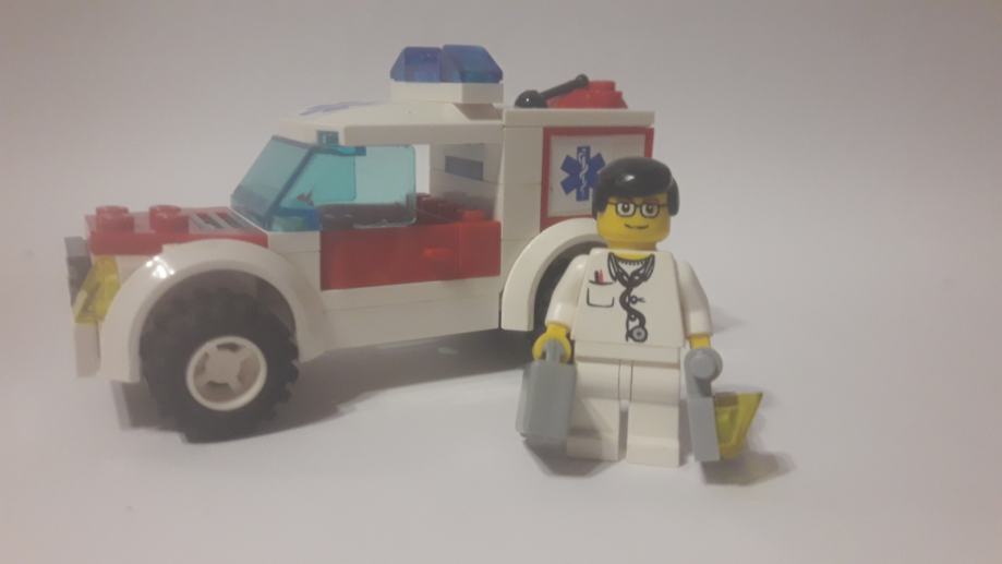 LEGO 7902 Doctor's Car (2006)