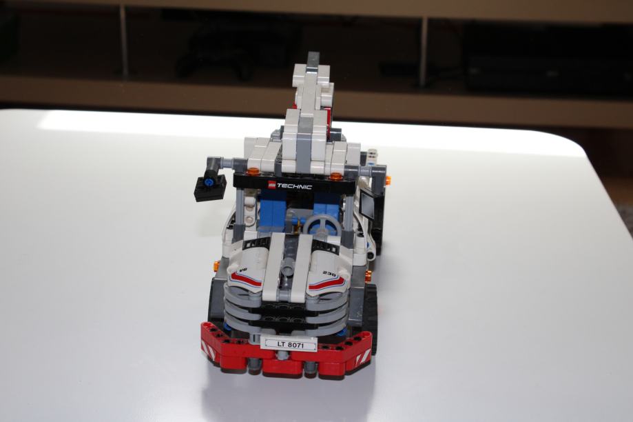 Lego dvigalo