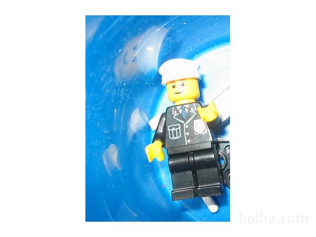 LEGO figurica policista naprodaj