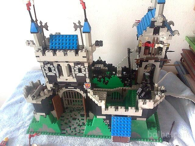 Lego kocke Srednjeveški grad Set 6090 + dodatne figure