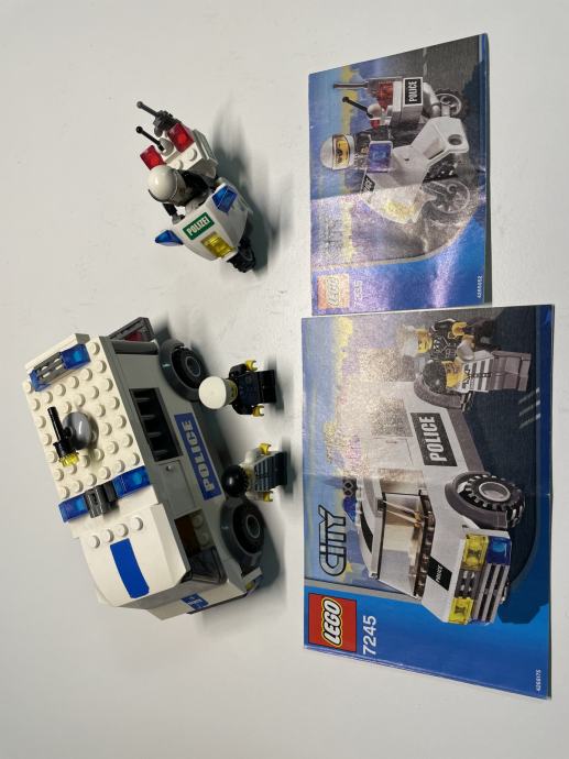 Lego kompleta 7235 in 7245 z navodili v odličnem stanju.