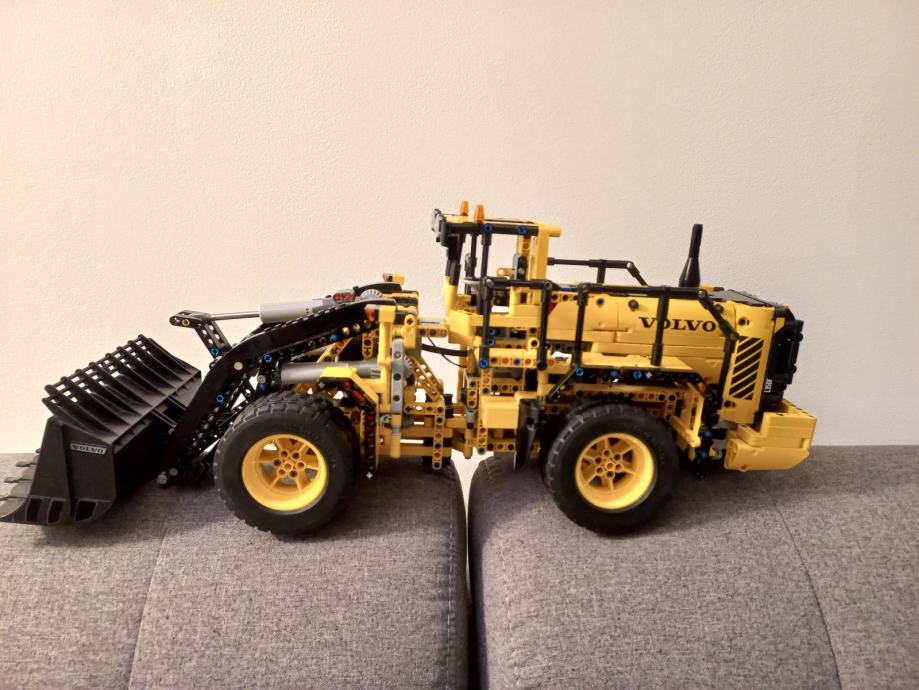 LEGO TECHNIC 42030 VOLVO BAGER L350F