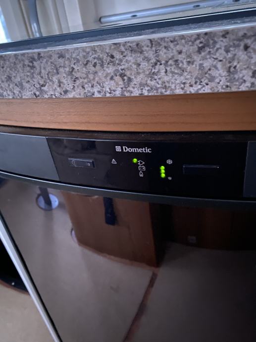 Hladilnik DOMETIC RM 8501 vgradni