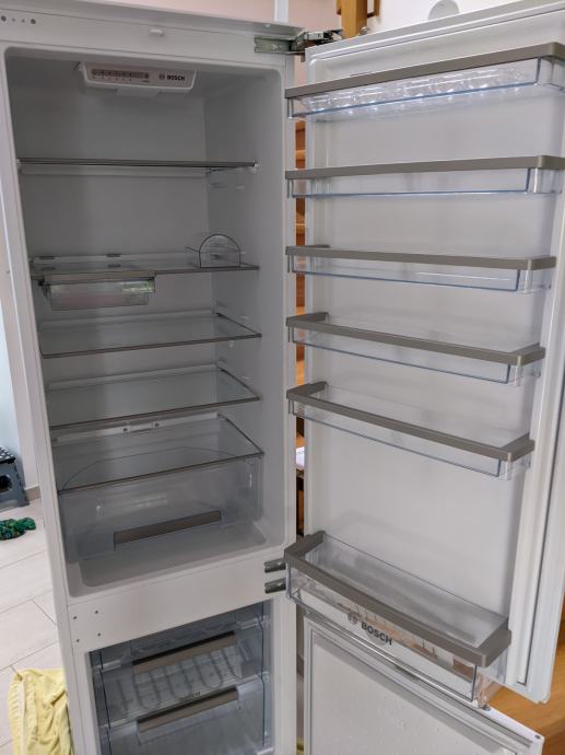 Kombiniran vgradni hladilnik + zamrzovalnik Bosch KIV38A51