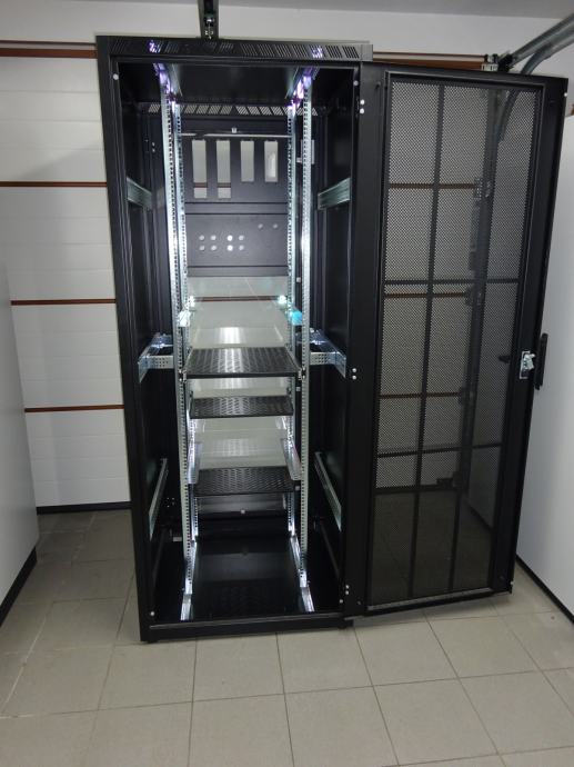 Komunikacijska RACK omara 80X80X200 RSV842U/80P2