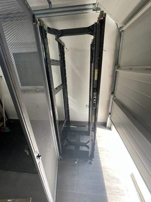 Omara za strežnik, server Sun, Sun Rack 900, brez stranic