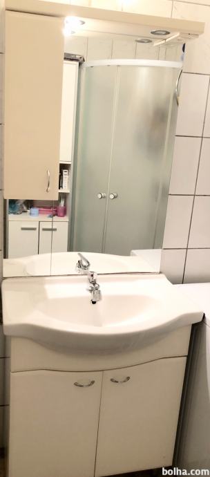 Kopalniški blok z umivalnikom in ogledalom