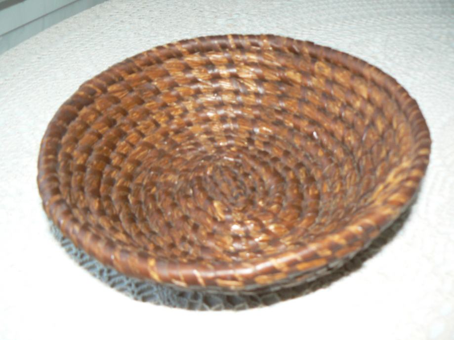 Večji pehar iz naravnega materiala, premer 25 cm
