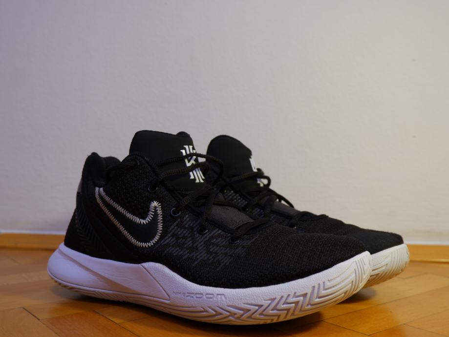 Košarkaški čevlji Nike Kyrie Flytrap 2 (številka 41)
