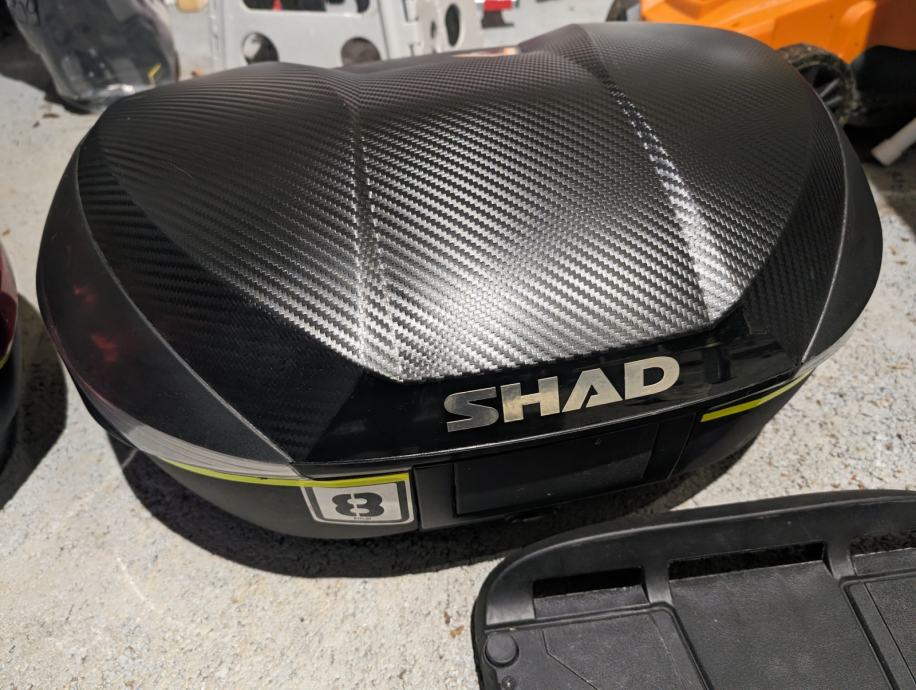 Kovček Shad SH58x Carbon, razširljiv 46-58l + plošča
