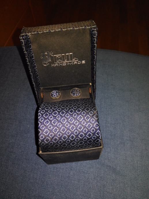 Nova kvalitetna kravata v darilni embalaži z manšetnimi gumbi