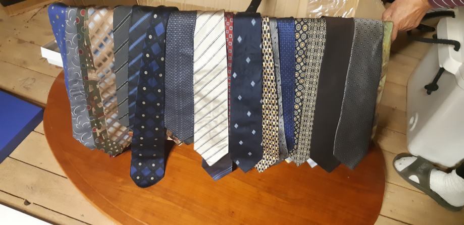 Moške kravate odlično ohranjene