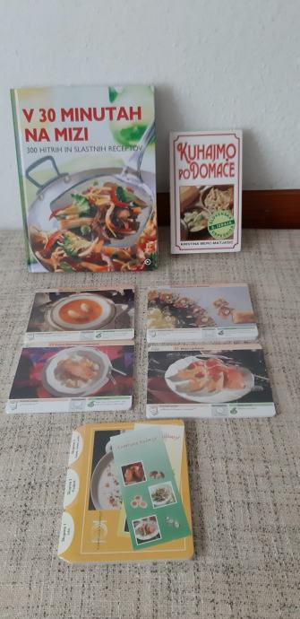 knjige, kuharica in kartice z različnimi recepti,nove