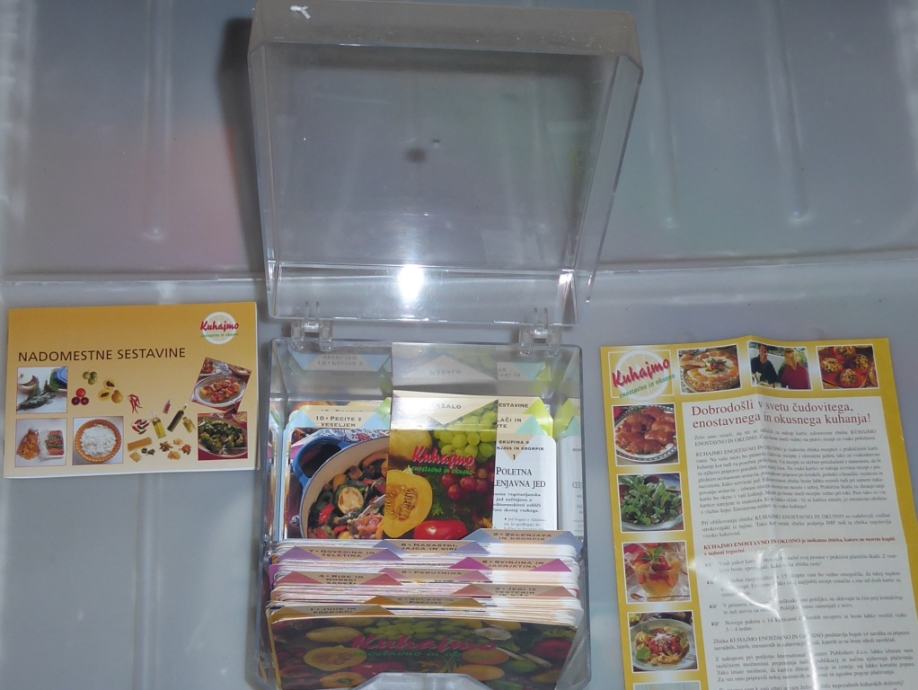 Komplet kuharskih kartic z recepti v plastični embalaži