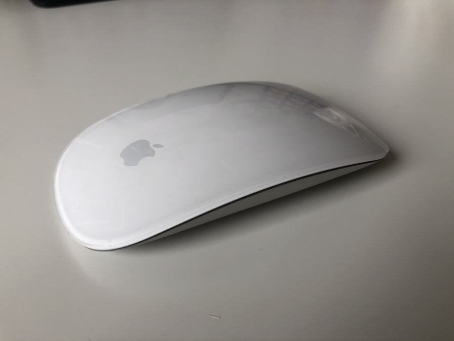 Apple Magic Mouse (1) - ODLICNO OHRANJENA