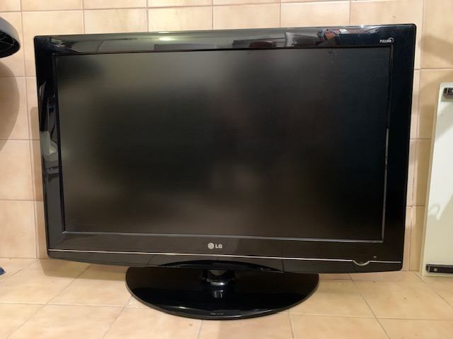 Prodam 37" (94cm) LCD TV LG 37LG5000