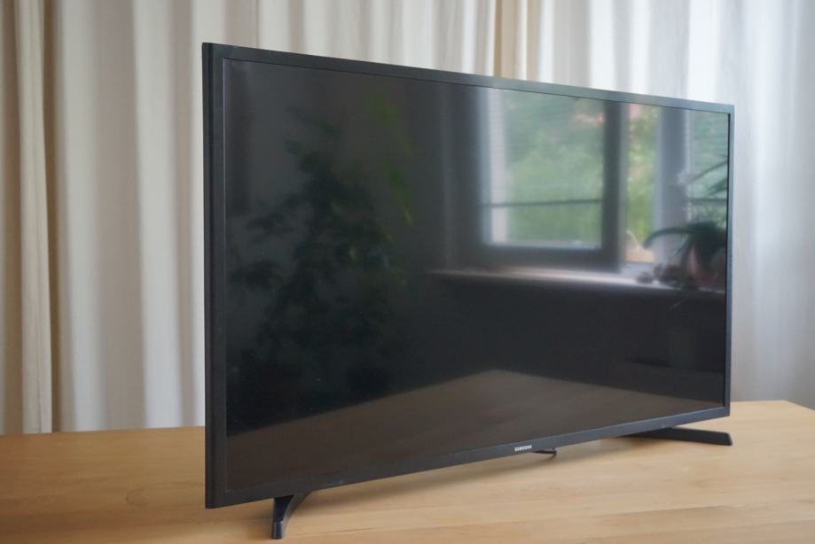 Samsung LED TV sprejemnik 40J5002 (UE40J5002AKXXH) televizija rabljena