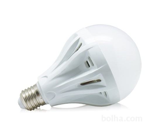 E27 LED sijalka - bučka / Topla bela / 30 LED / 5730 / 15W