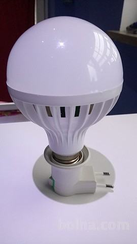LED žarnica z zvočnim senzorjem gibanja