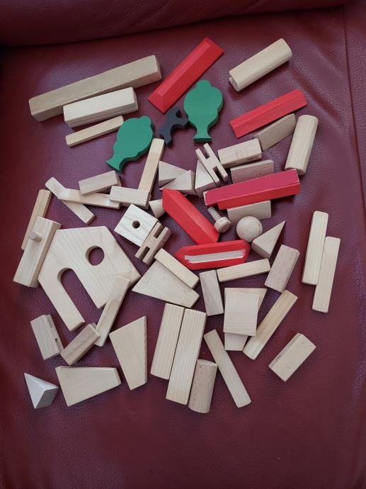 Lesena igra in 3 leseni seti za sestavljanje