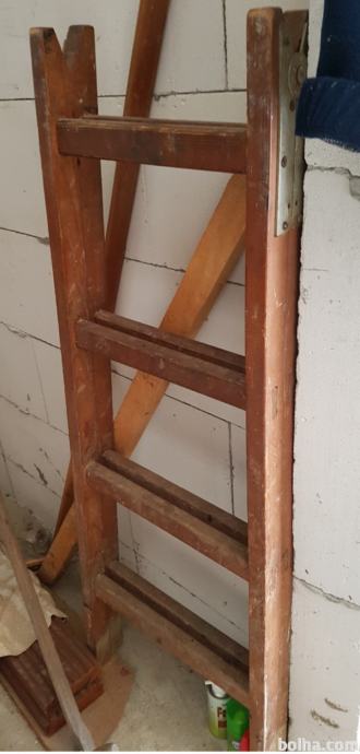 Manjša lesena lestev naprodaj