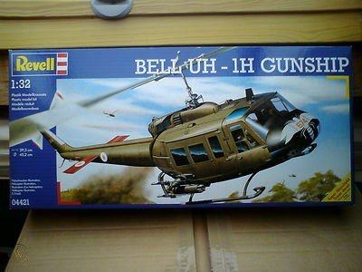 Maketa helikopter BELL UH-1H GUNSHIP 1/32