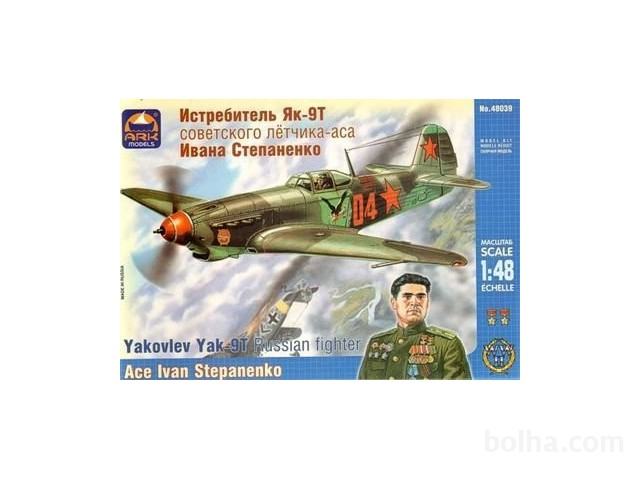 Maketa letalo Jakovljev Jak -9T Russian Ace Ivan Stepanenko avion 1/48