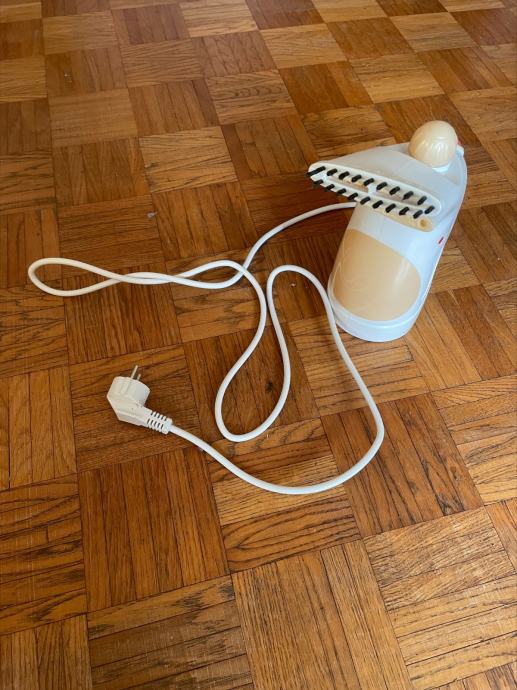 Prodam parni likalnik Rovus portable garment steamer