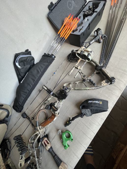 Hoyt Nitrum 34 . Sporting Goods in Valleyview
