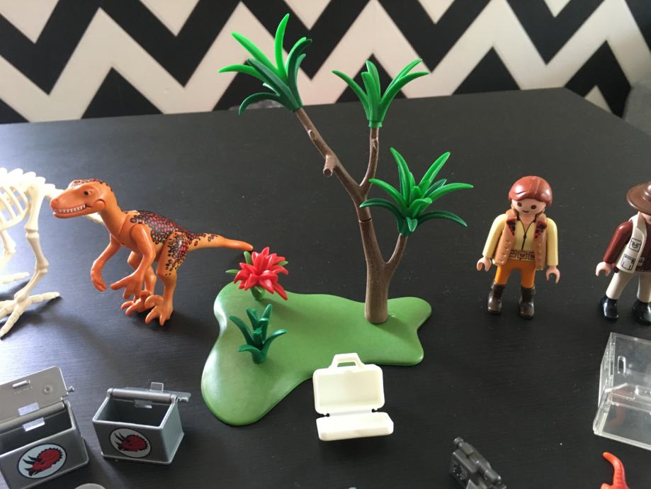 Playmobil koledar (dinozavri)