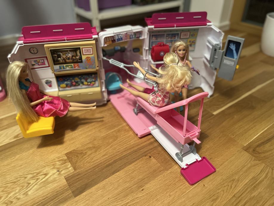 Barbie hisa, camper in resevalec z dodatki