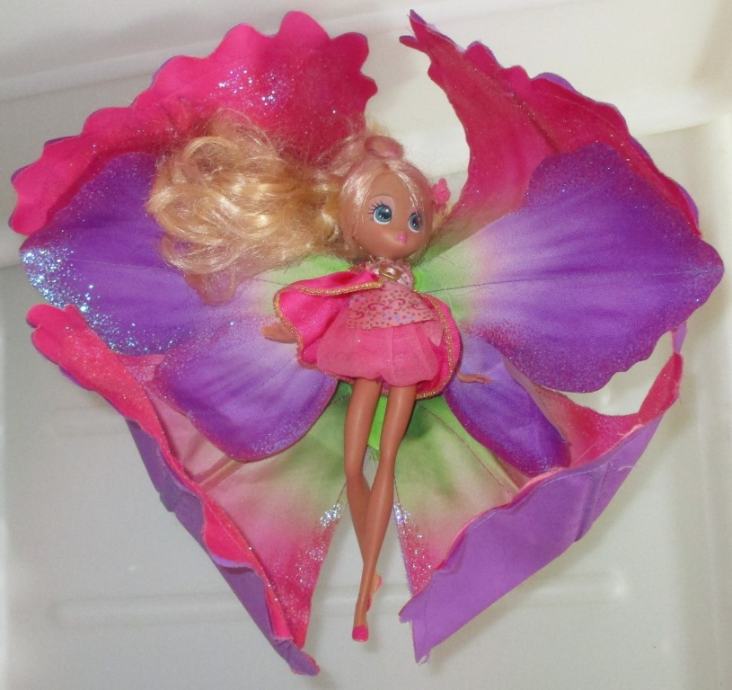 Original Mattel Barbie Palčica s krili in delujoča rožica