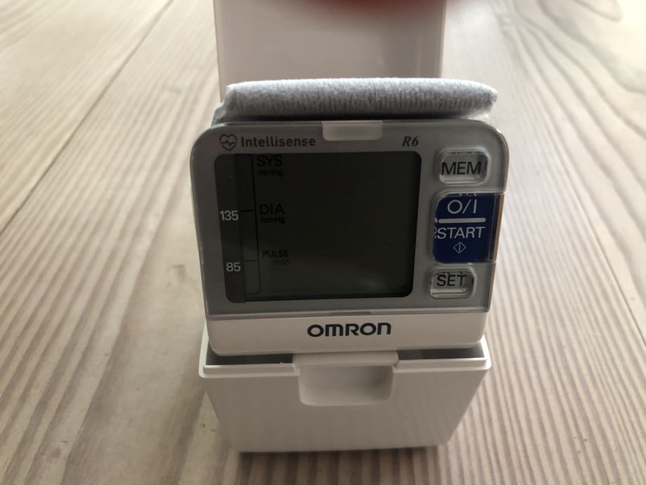 Merilec za krvni tlak, skoraj neuporabljen, Omron